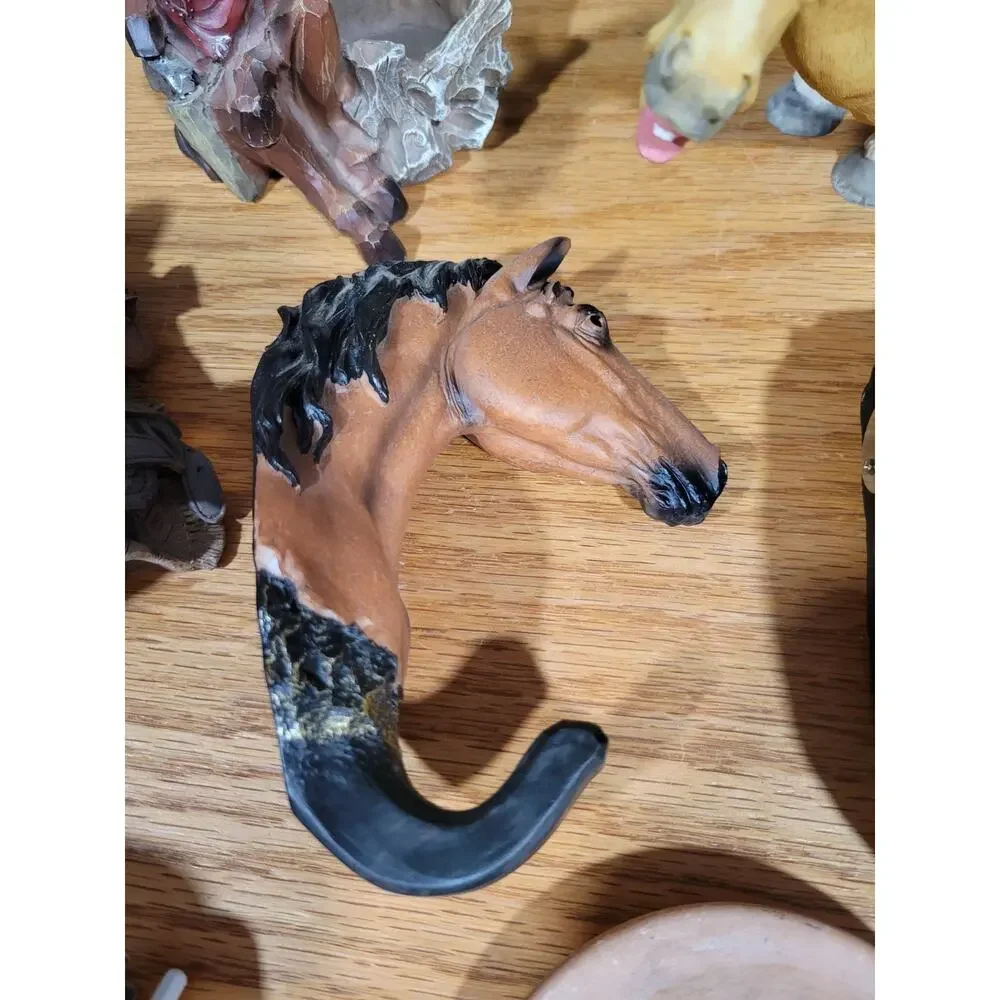 Southwest Theme Small resin Figures, horses, coat hooks, Tabletop Decor Lot of 9 - Picture 7 of 16